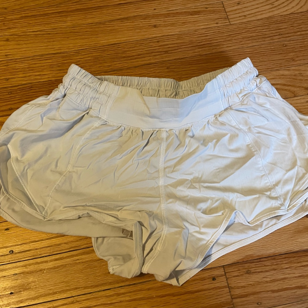 White Lululemon hottie hots - 2.5 inseam. Size 6